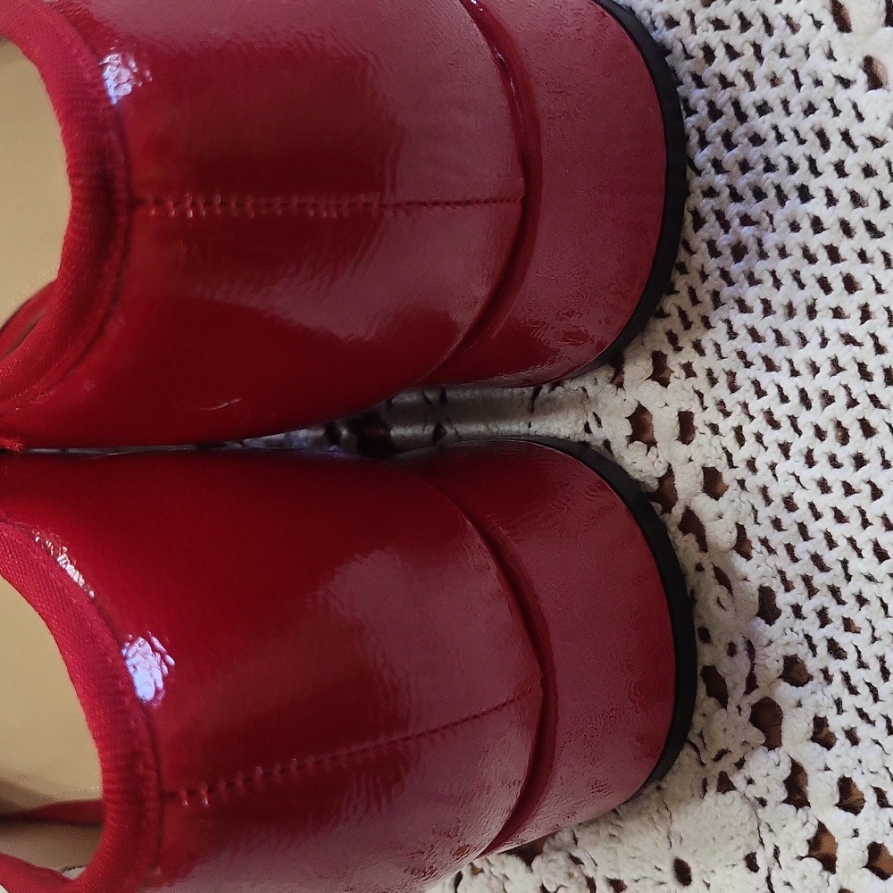 Comfort Chinese Red Flats - Picture 4 of 5